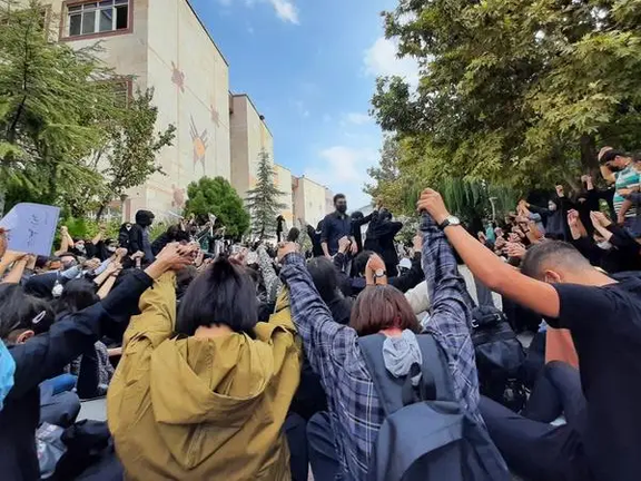 دانشگاه، انتخابات نمایشی و وضعیتی که تغییر نمیکند