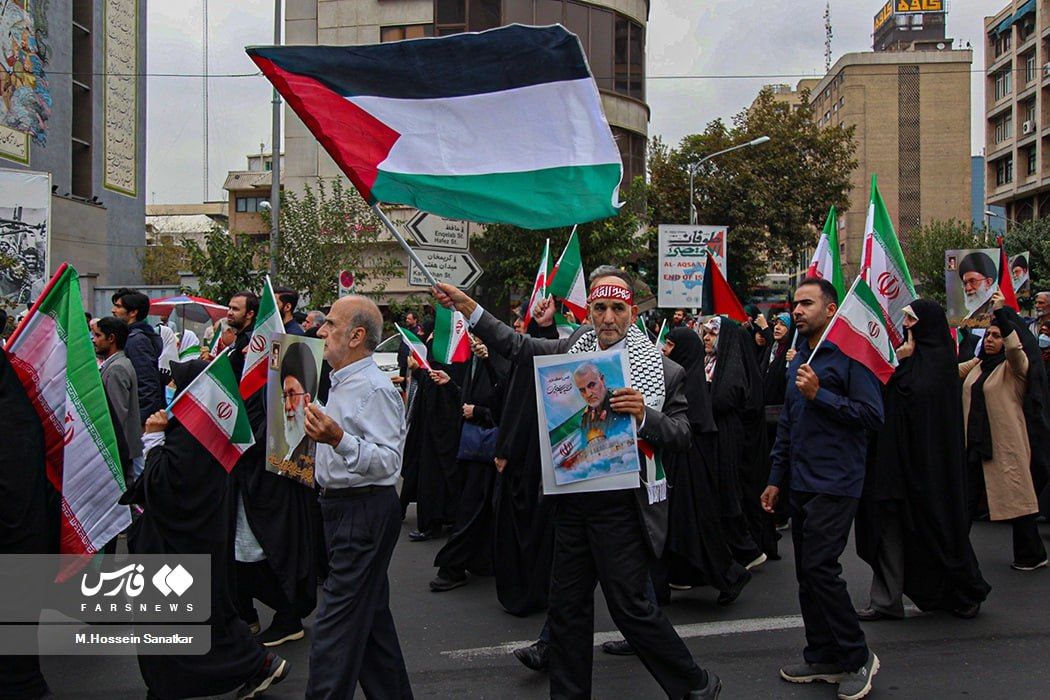 مردم کشورهای مختلف در همراهی با اسرائیل یا هم‌بستگی با فلسطین تجمع کردند