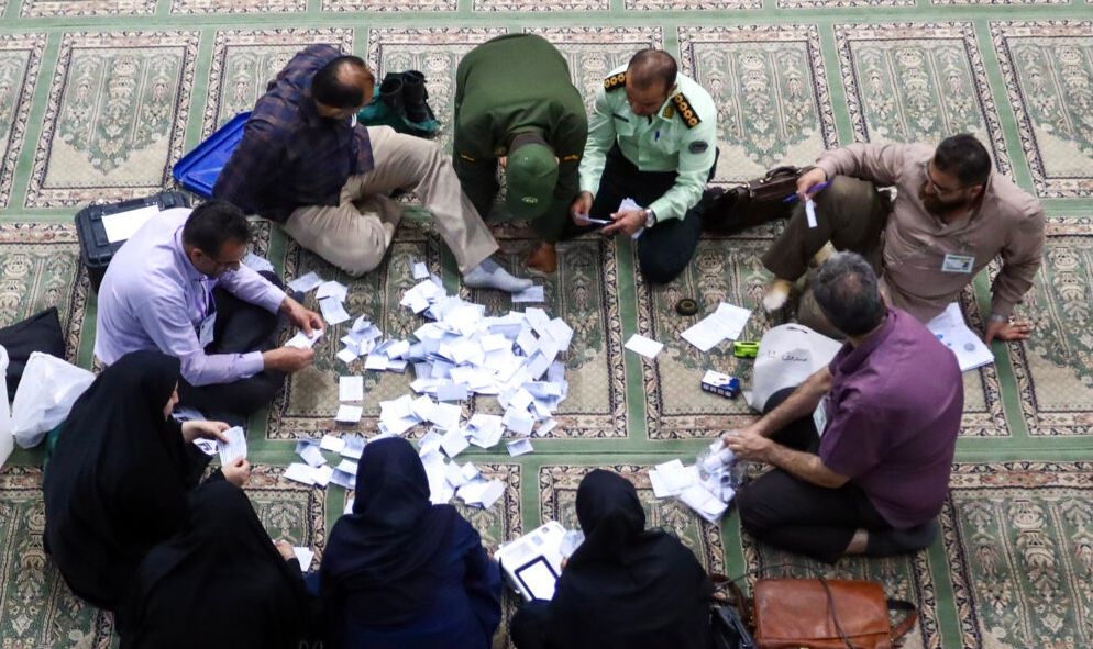 مردم و فعالان سیاسی مشارکت زیر ۴۰ درصد در انتخابات را «نه» به جمهوری اسلامی خواندند