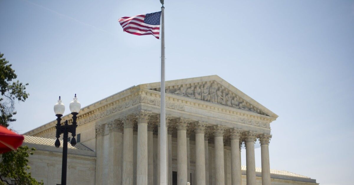 دیوان عالی آمریکا اختیارات دولت را در تهیه مقررات کاهش گازهای گلخانه‌ای محدود کرد