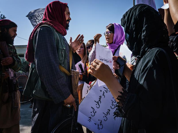 درخواست فعالان حقوق بشر برای تحقیق سازمان ملل درباره نقض حقوق زنان از سوی طالبان