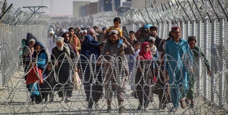 Afghan migrants at the border with Iran  
