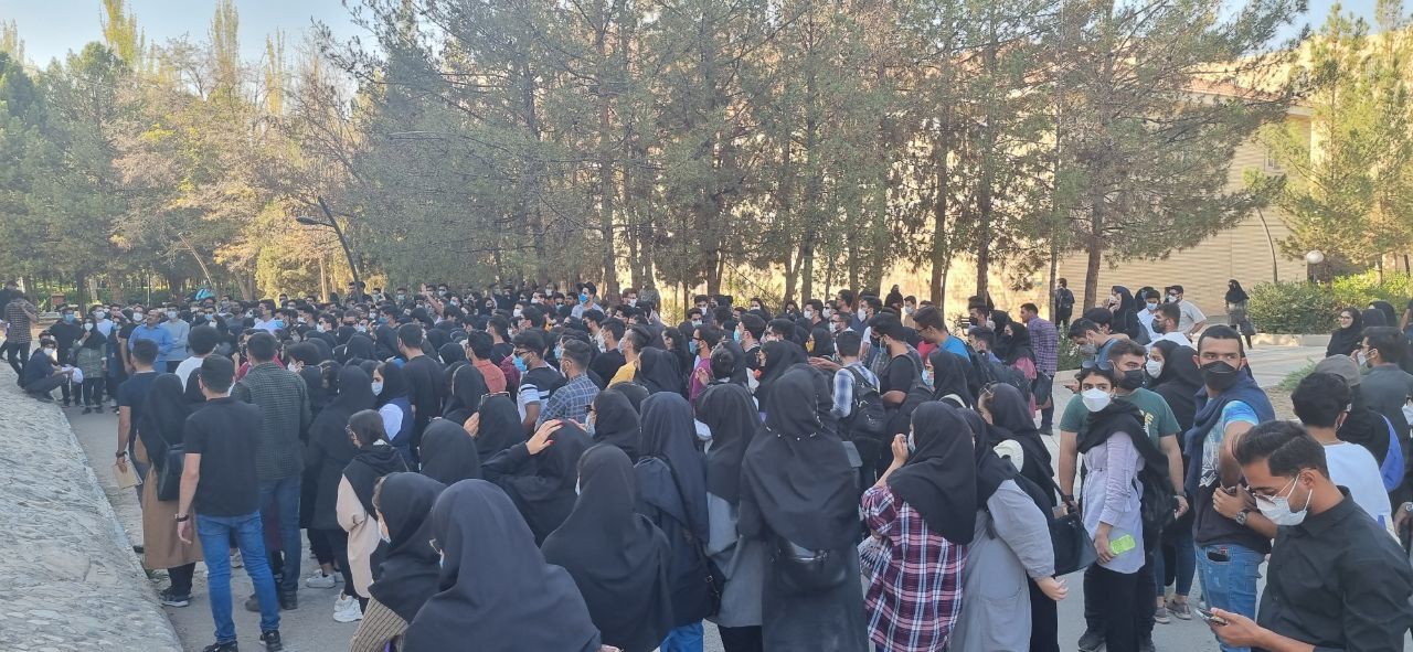 تزامنا مع "أربعينية" مهسا أميني.. احتجاجات واسعة في مختلف المدن الإيرانية