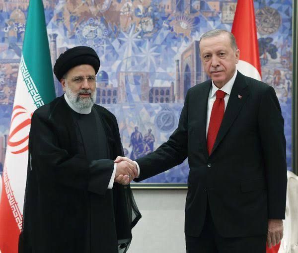Iran’s President Ebrahim Raisi (left) and his Turkish counterpart Recep Tayyip Erdoğan on the sidelines of the of the 22nd Shanghai Cooperation Organization (SCO) summit in the Uzbek city of Samarkand in September 2022 