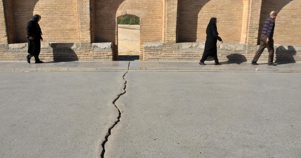 گزارش «هم‌میهن» از فرونشست زمین در اصفهان: بسیاری ساختمان‌ها دچار شکاف شده‌اند