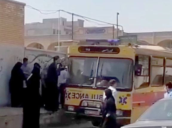 روایت دانشآموز مسموم در اهواز: حال بیشتر بچهها بد شد، اما اجازه خروج از کلاس نداشتیم