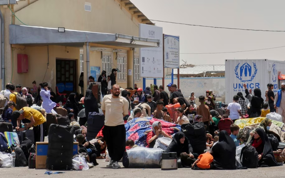 طرد عشرات الآلاف من الأفغان.. إيران تصرّ على ترحيل الأجانب بعد الهجمات الإسرائيلية