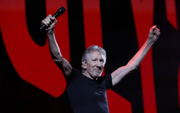 عذرخواهی راجر واترز از مردم ایران: من هرگز از حکومت مذهبی ایران حمایت نمیکنم