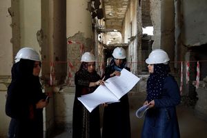 یافتههای یک پژوهش در ایران: مشارکت بیشتر زنان در بازار کار به کاهش نرخ خودکشی میانجامد