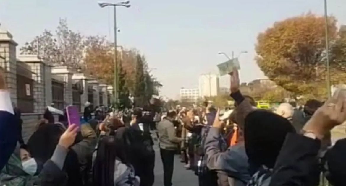 Students, retired teachers protest in Tehran over unmet promises