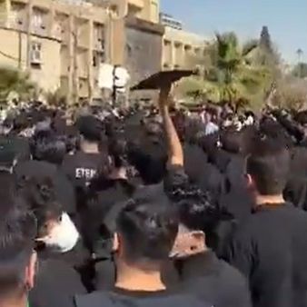 احتجاجات طلابية في جامعات طهران ومشهد ترفع شعارات "الموت لخامنئي"