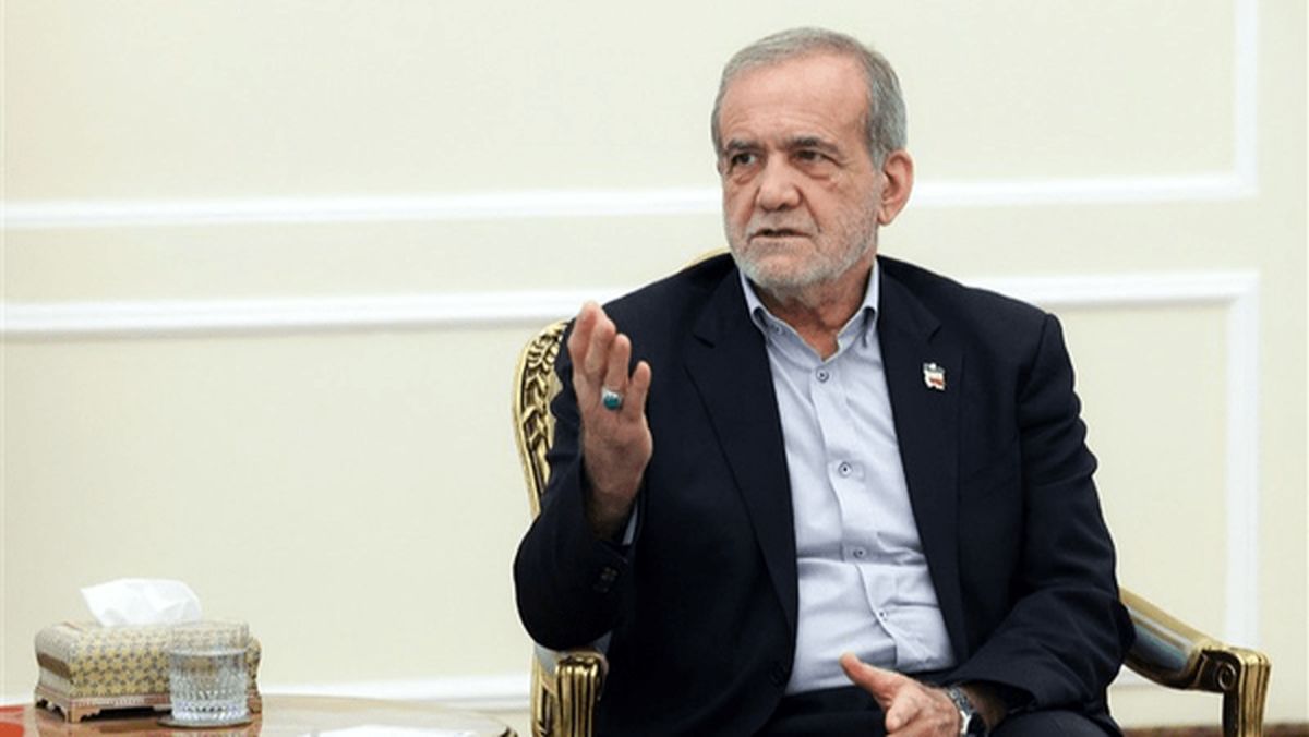 مسعود پزشکیان: دشمن بداند ما با اسلحه و موشک و هواپیما تسلیم نمی‌شویم