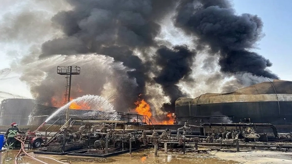 تنتج 520 ألف برميل يوميًا.. اندلاع حريق واسع النطاق بأكبر مصفاة للنفط في إيران