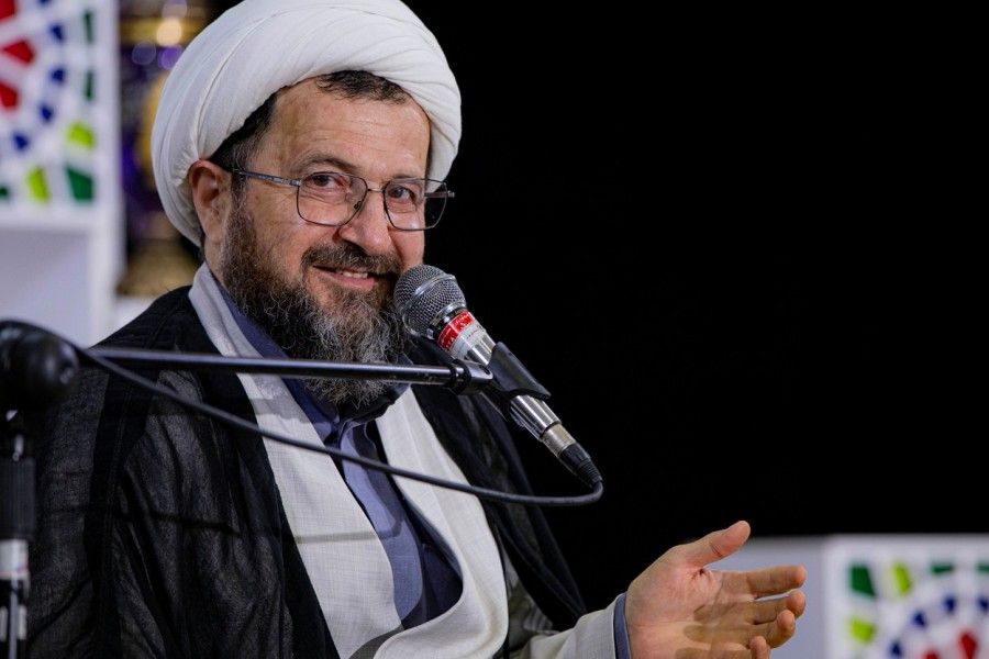 مدرس حوزه علمیه در حمایت از حجاب اجباری: زنان جذاب‌ترند، چشم می‌بیند و دل هوس می‌کند