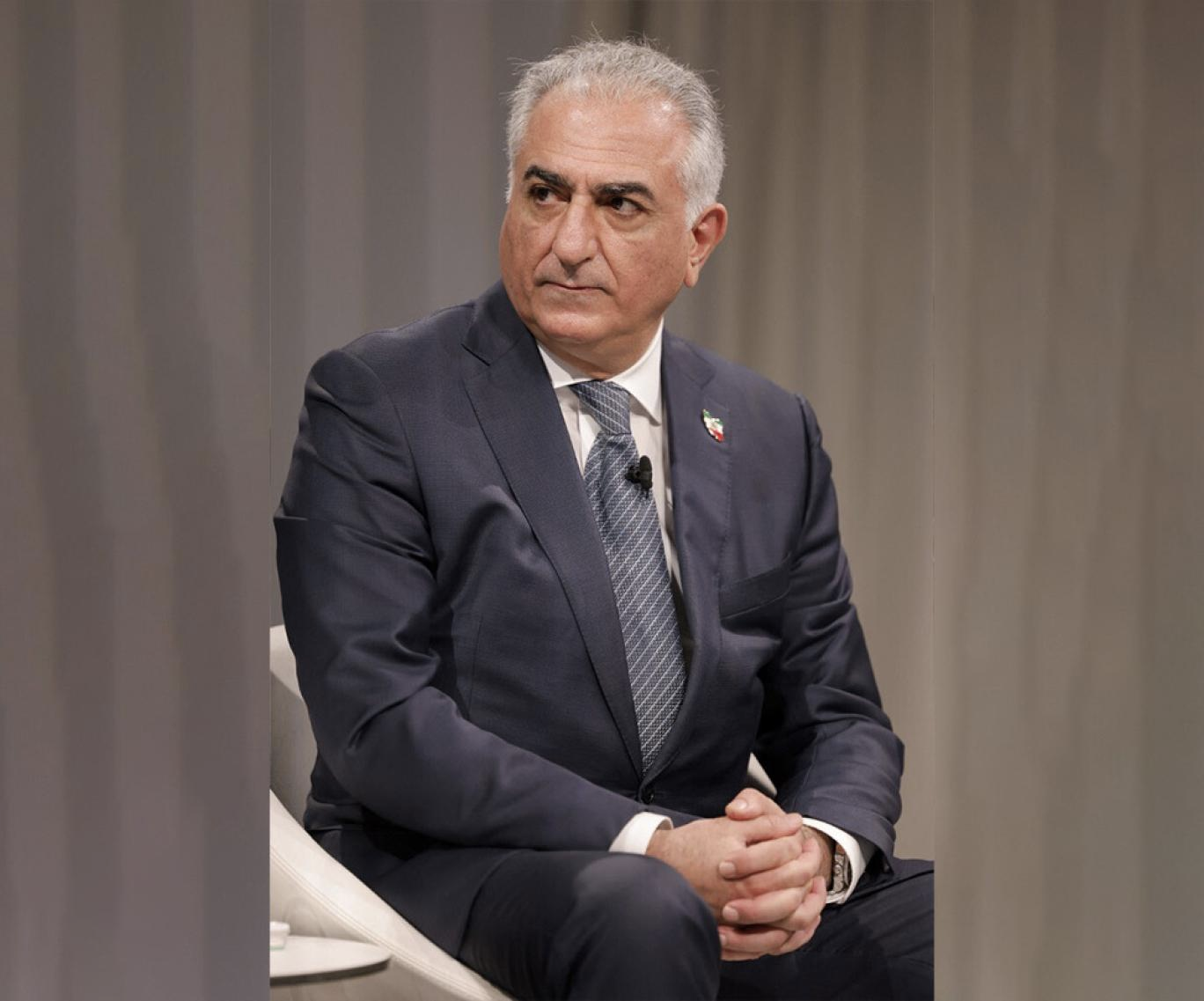 شاهزاده رضا پهلوی توافق تهران و واشینگتن را برای آزادسازی پول‌ها، «هدیه‌ به رژیم» خواند