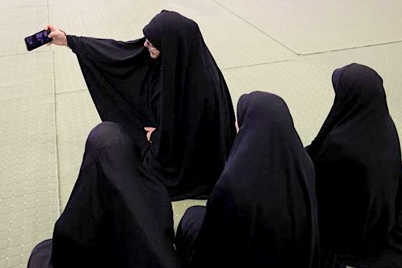 Tehran struggles to mobilize supporters as it faces multiple crises