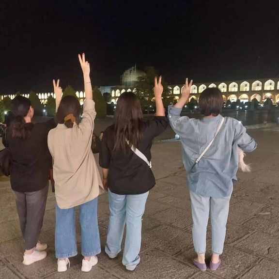 Iranian women without mandatory hijab in Esfahan (Isfahan)