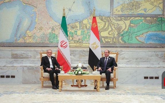 مسعود پزشکیان در قاهره با رییسجمهور مصر دیدار و گفتوگو کرد