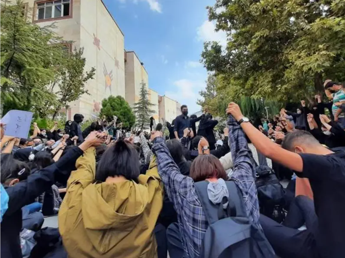 اتحادات طلاب 12 جامعة إيرانية: المرحلة الجديدة من النشاط الطلابي ستهزم قمع النظام