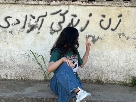 المجتمع الإيراني ينتفض ضد قانون الحجاب.. وحقوقيون: "إعلان حرب وإهانة للشعب"