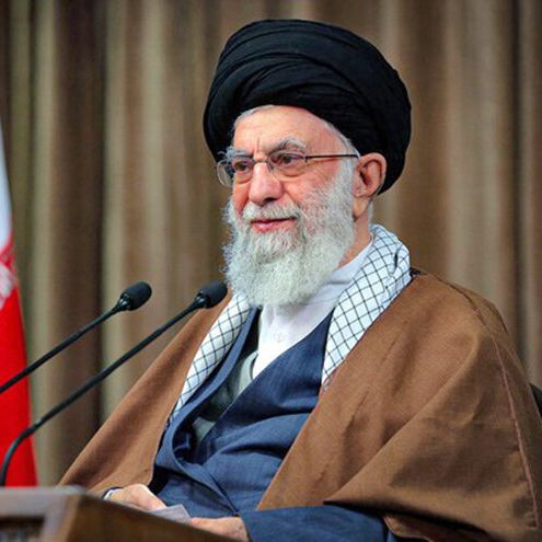 فتوای خامنهای در مورد خواستگاری: یک نگاه به دختر بدون چادر و روسری اشکال ندارد