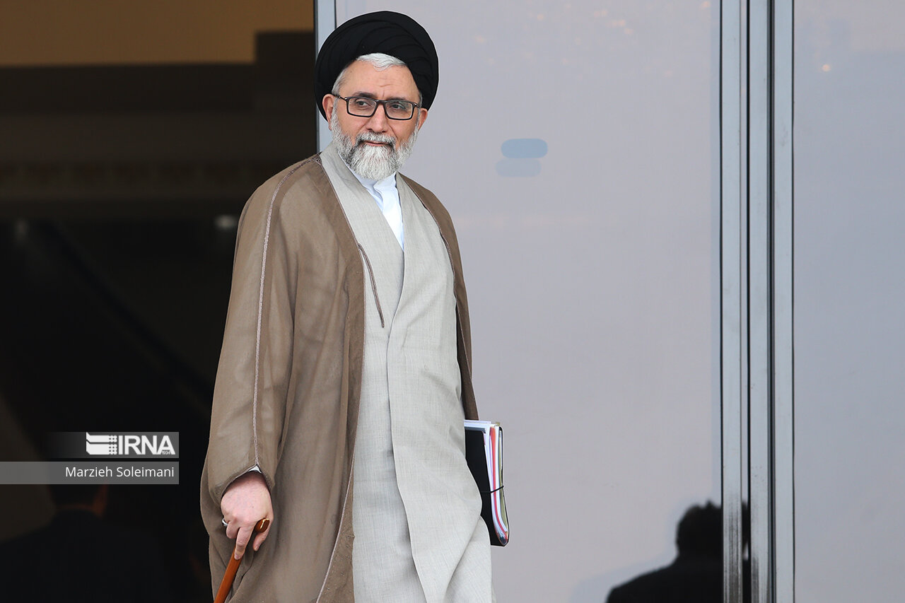 وزیر اطلاعات نامزدهای انتخابات ریاست‌جمهوری را تهدید کرد