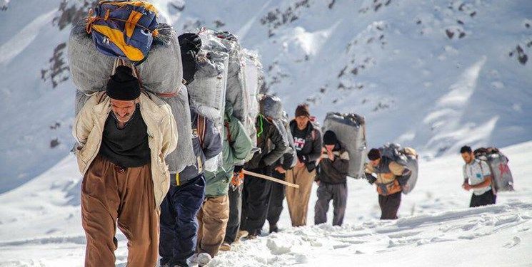 "هيومن رايتس ووتش": النظام الإيراني يستخدم القوة المفرطة والمميتة ضد العتالين 