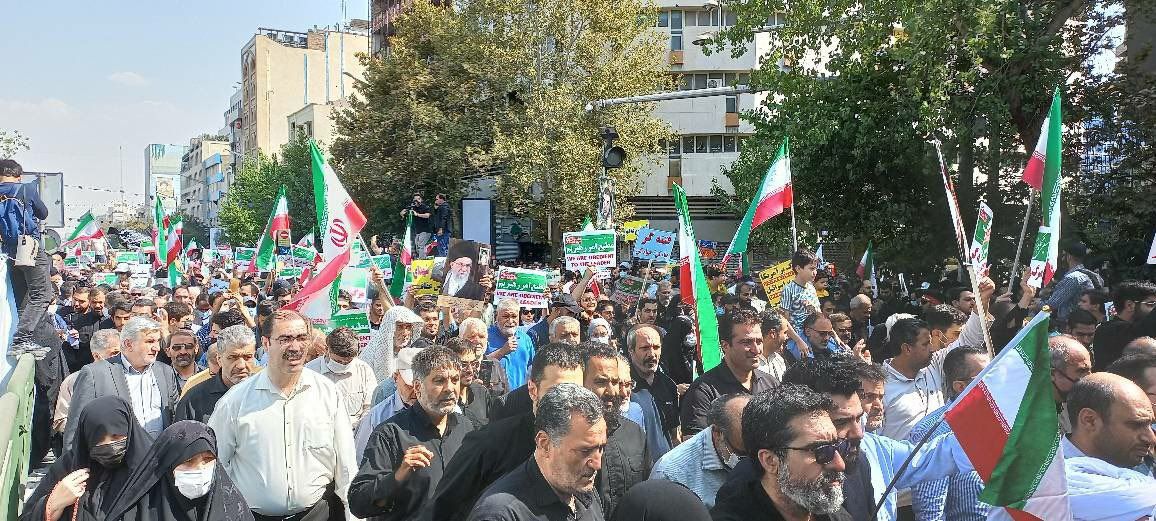 Tehran Stages A Crowd As Officials Threaten Protesters