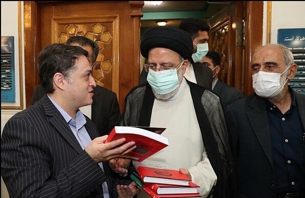 'Reformist' Mohammad Ghoochani (L) with President Raisi and hardliner Shariatmadari. April 11, 2022