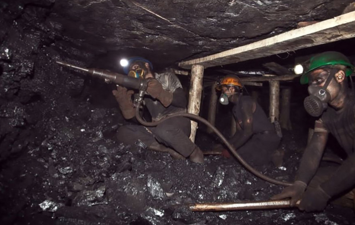 نماینده سبزوار: ماسک و کیسه نجات کارگران معدن طبس به‌دلیل کهنگی عمل نکرد