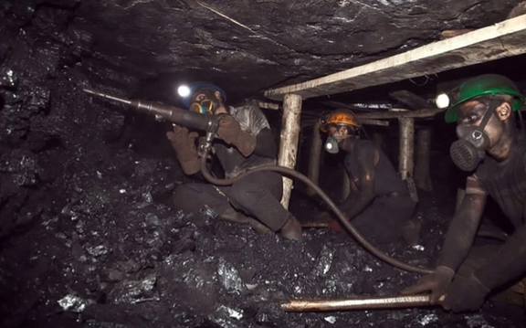 نماینده سبزوار: ماسک و کیسه نجات کارگران معدن طبس بهدلیل کهنگی عمل نکرد
