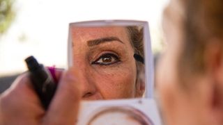 خشونت علیه زنان در ایران؛ چرخهای که زنان را میبلعد