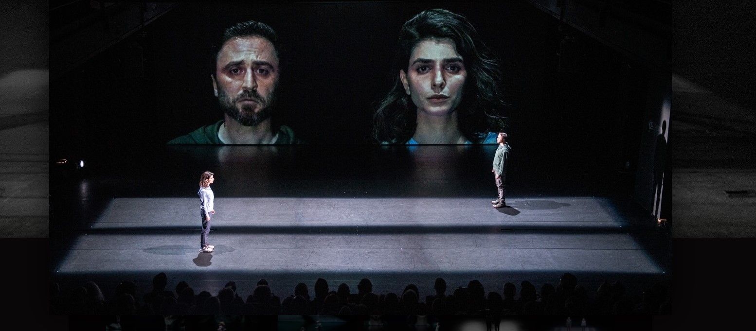 نمایش دونده نابینا | عکس از: Amir Hamja