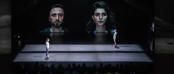 نمایش دونده نابینا | عکس از: Amir Hamja