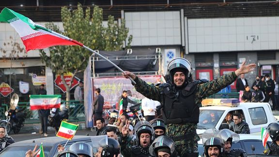 جشن ماموران امنیتی حکومت برای تیم فوتبال جمهوری اسلامی