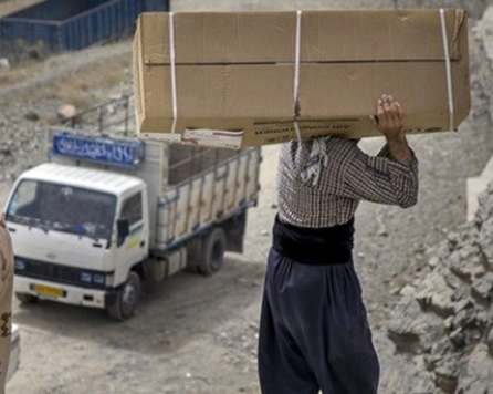 معاون استاندار سیستان و بلوچستان:کولبران میتوانند تا ۷۰۰ هزار تومان در ماه کالا وارد کنند