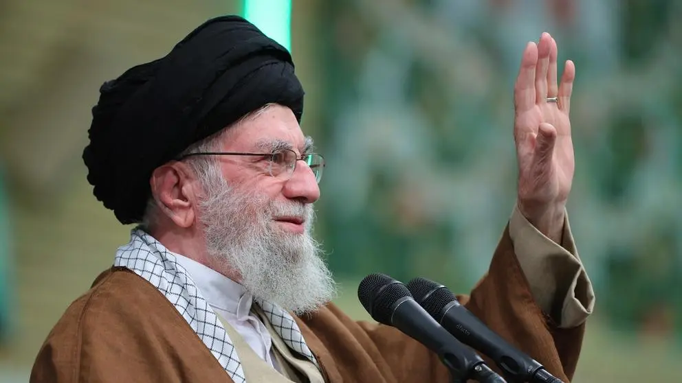 خامنئي يصف سقوط "الأسد" بـ "الفوضى" ويعد بهزيمة "الثوار" في سوريا