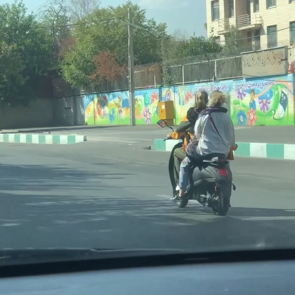 خبرگزاری حوزه علمیه: نشستن زن روی موتور اشکال ندارد اما موتورسواری چرا