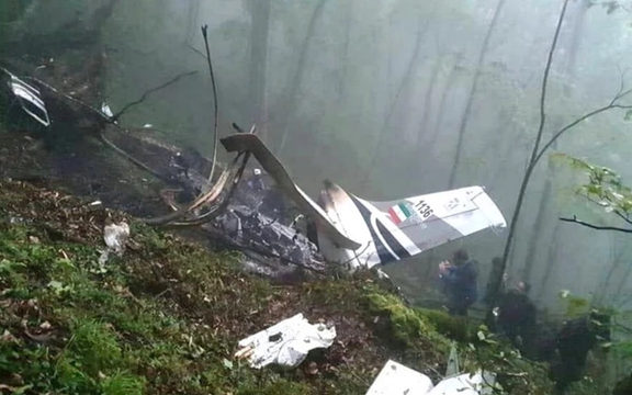 خبرگزاری فارس: وزن بالای بالگرد و شرایط جوی علت سقوط بالگرد ابراهیم رئيسی بود