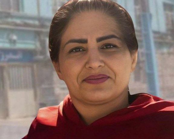 مسئولان زندان از اعزام فوری پریوش مسلمی، زندانی سیاسی، به بیمارستان جلوگیری میکنند