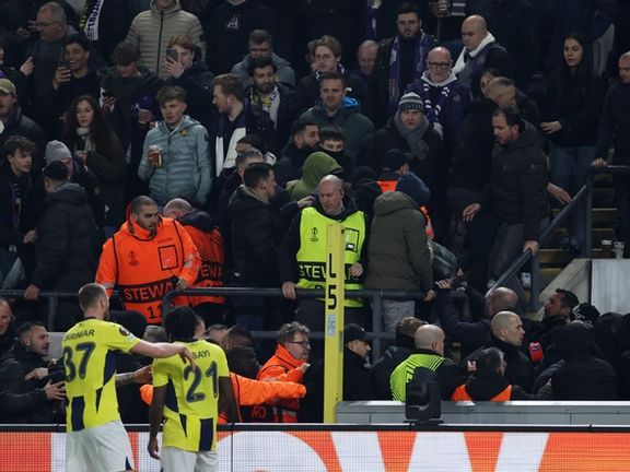 توقف بازی اندرلخت و فنرباغچه به دلیل حمله تماشاگران بلژیکی به هواداران فنرباغچه