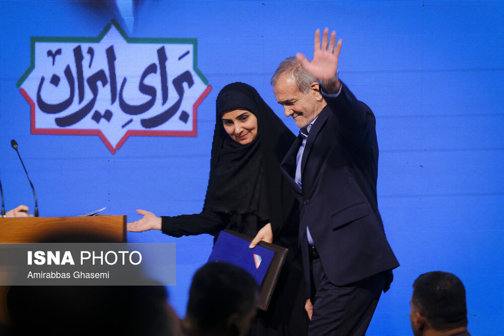 وزیر راه همراه با مسعود پزشکیان