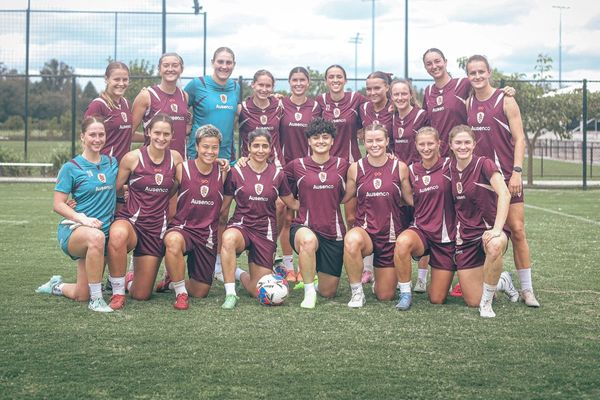 تمرین عاطفه رمضانیزاده و فاطمه پسندیده با تیم فوتبال زنان «بریزبن رور» در استرالیا