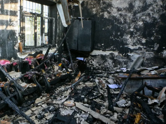 لا يحدث إلا في إيران.. سيارات إطفاء بلا ماء تتسبب في مصرع 32 شخصاً