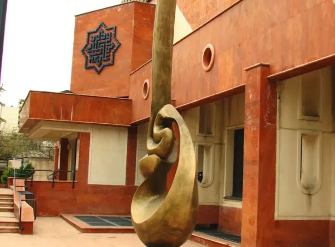 Thirty paintings go missing from Tehran municipal museum