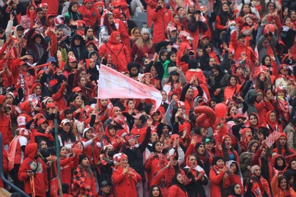 دربی تهران در اراک؛ ورزشگاه کوچک، بهانه تازه جمهوری اسلامی برای حذف زنان