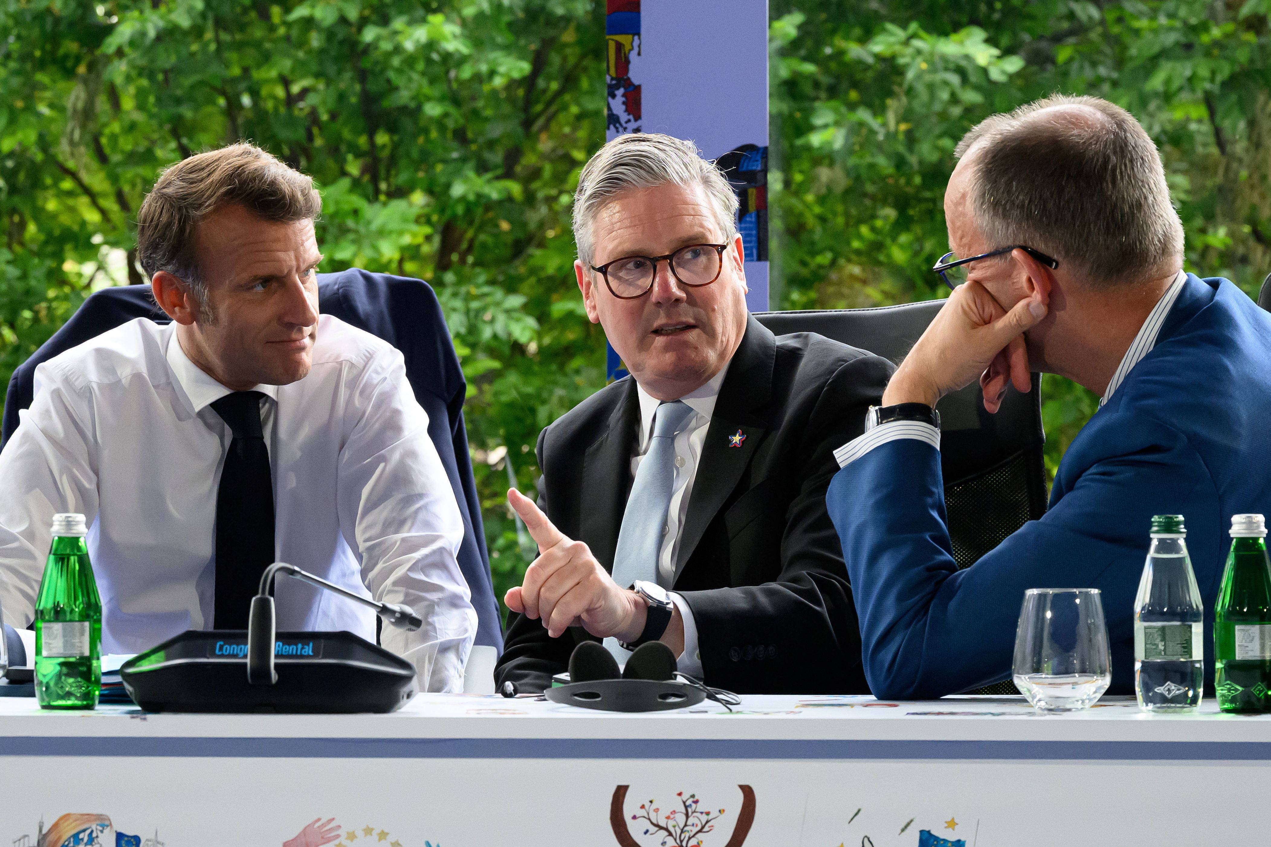  France's President Emmanuel Macron, Britain's Prime Minister Keir Starmer and Germany's Chancellor Friedrich Merz speak during a Ukraine security meeting at the 6th European Political Community summit on May 16, 2025 at Skanderbeg Square in Tirana, Albania.