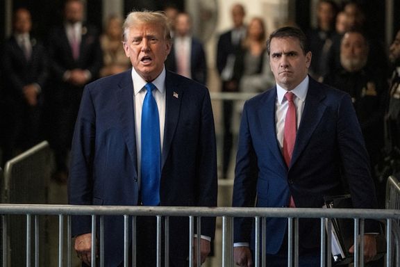 دونالد ترامپ در گفتوگو با رسانهها در پایان جلسه استماع، نیویورک، ۲۲ آوریل ۲۰۲۴