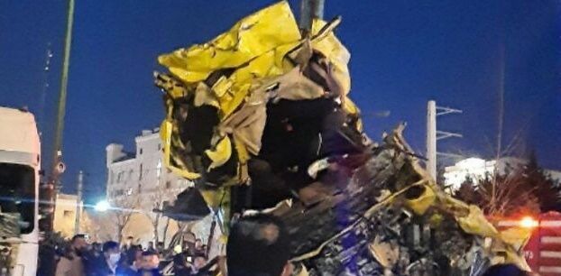 اورژانس دماوند: تصادف زنجیره‌ای یک تریلی با ۱۵ خودرو دو کشته و ۱۴ مصدوم برجای گذاشت