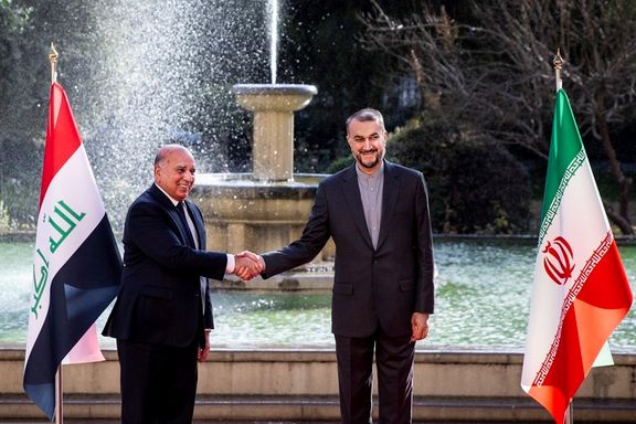 Iraqi Foreign Minister (L) with his Iranian counterpart in Tehran on December 23.